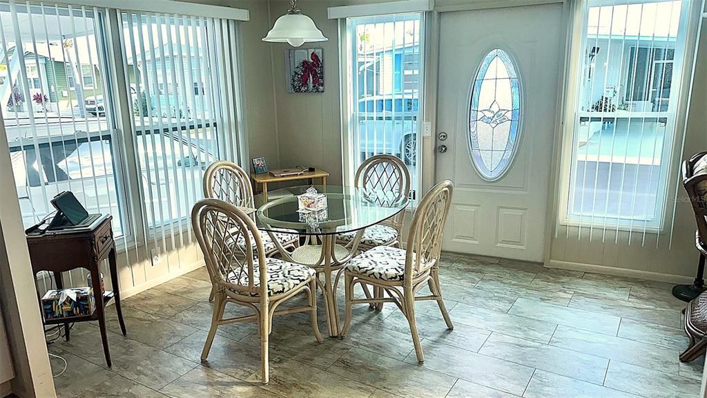 Activo con contrato: $129,900 (2 camas, 21 baños, 1000 Pies cuadrados)