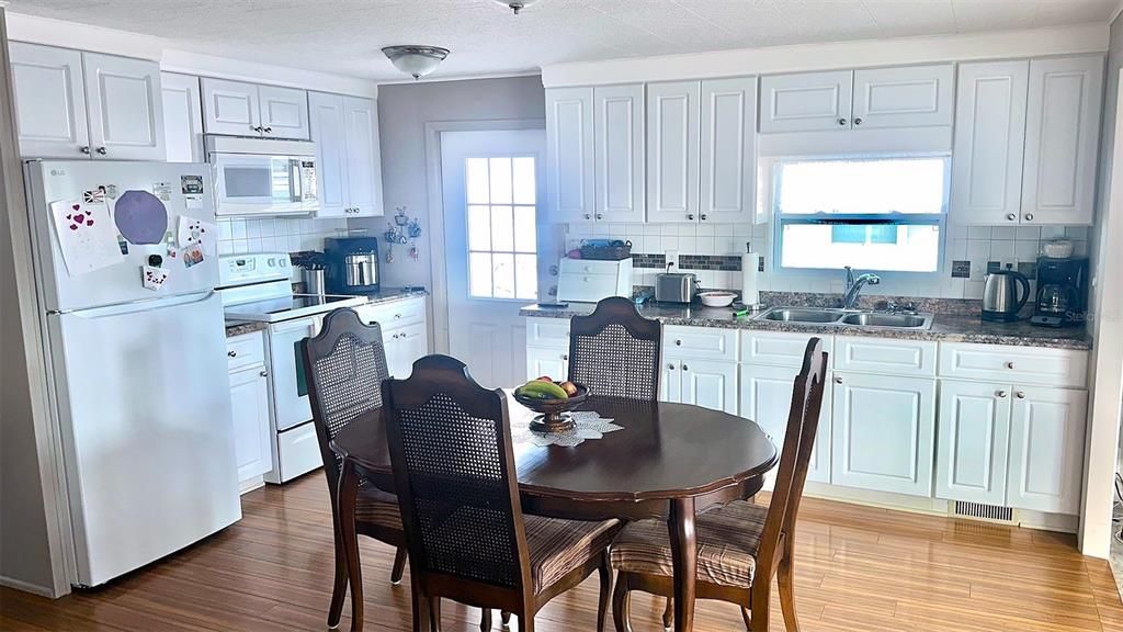 Activo con contrato: $129,900 (2 camas, 21 baños, 1000 Pies cuadrados)