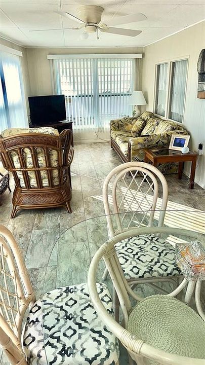 Activo con contrato: $129,900 (2 camas, 21 baños, 1000 Pies cuadrados)