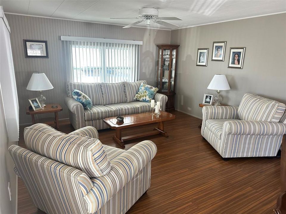 Activo con contrato: $129,900 (2 camas, 21 baños, 1000 Pies cuadrados)