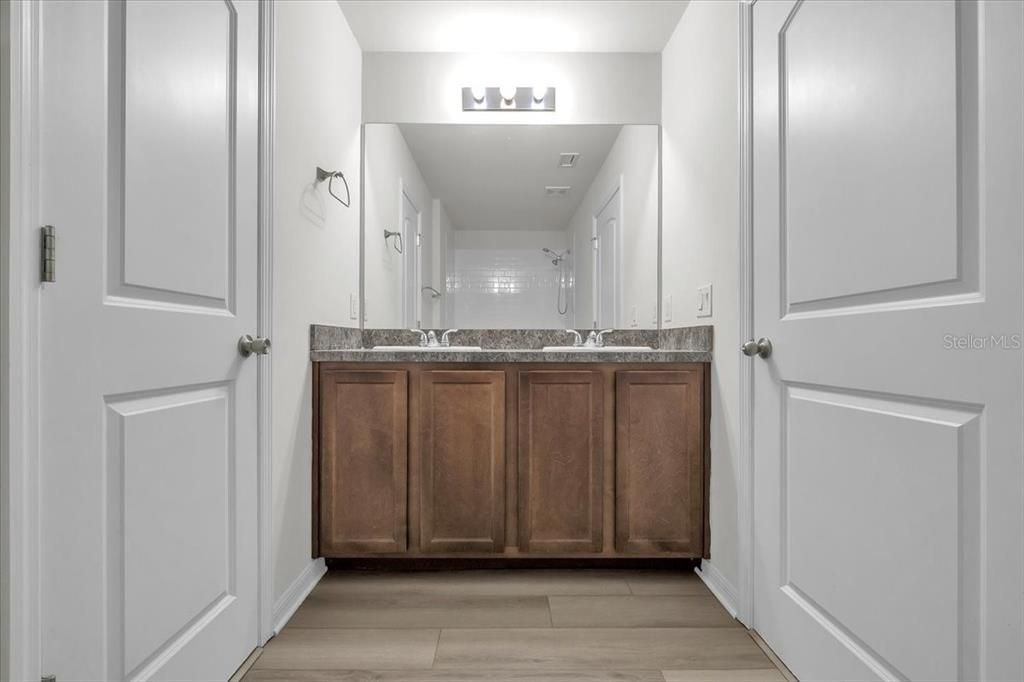 На продажу: $210,000 (3 спален, 2 ванн, 1409 Квадратных фут)