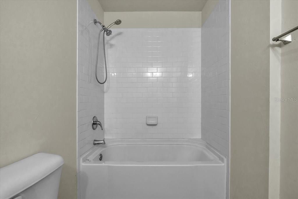 На продажу: $210,000 (3 спален, 2 ванн, 1409 Квадратных фут)