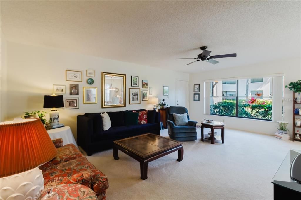 Activo con contrato: $210,000 (2 camas, 2 baños, 1100 Pies cuadrados)