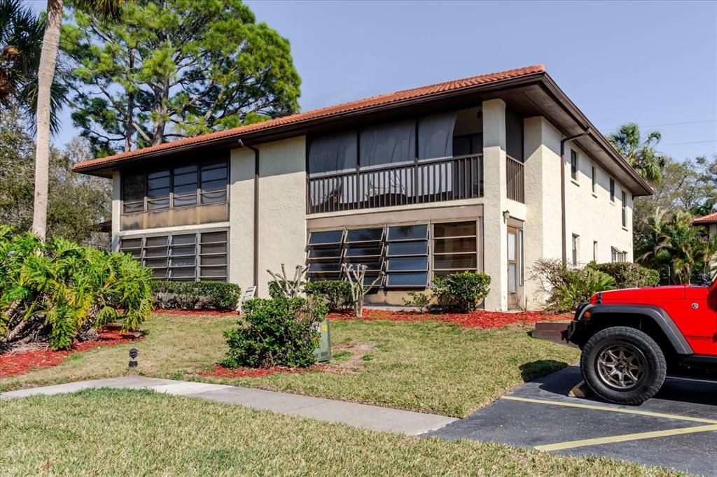 Activo con contrato: $210,000 (2 camas, 2 baños, 1100 Pies cuadrados)