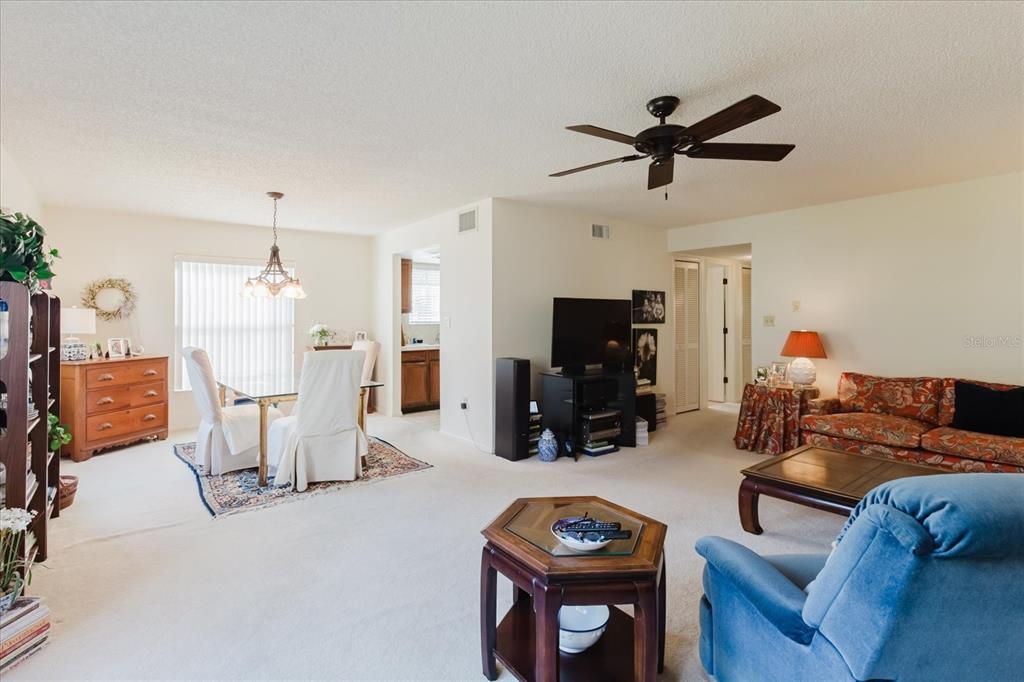 Activo con contrato: $210,000 (2 camas, 2 baños, 1100 Pies cuadrados)