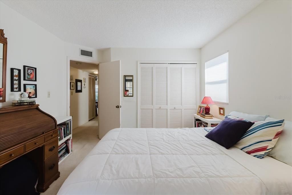 Activo con contrato: $210,000 (2 camas, 2 baños, 1100 Pies cuadrados)