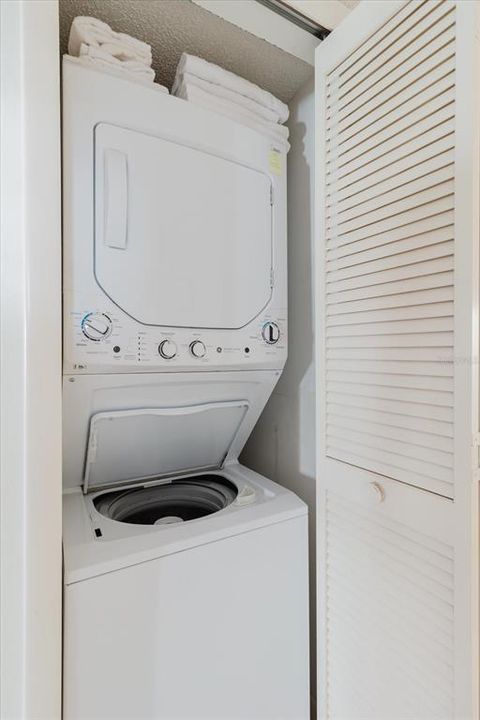 Activo con contrato: $210,000 (2 camas, 2 baños, 1100 Pies cuadrados)