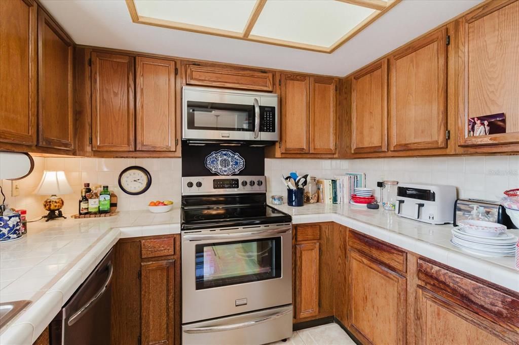 Activo con contrato: $210,000 (2 camas, 2 baños, 1100 Pies cuadrados)