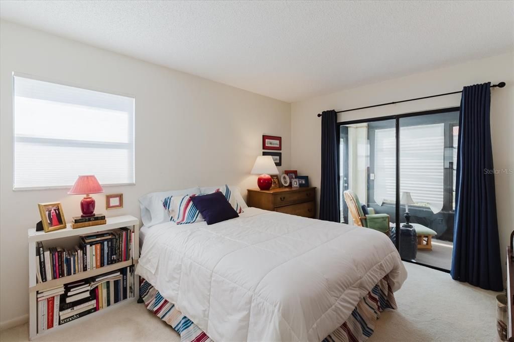 Activo con contrato: $210,000 (2 camas, 2 baños, 1100 Pies cuadrados)