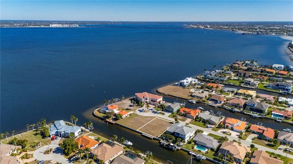 待售: $1,150,000 (0.23 acres)