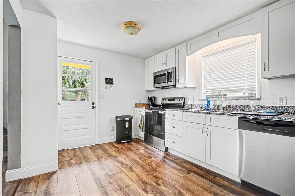 En Venta: $429,900 (4 camas, 4 baños, 2714 Pies cuadrados)