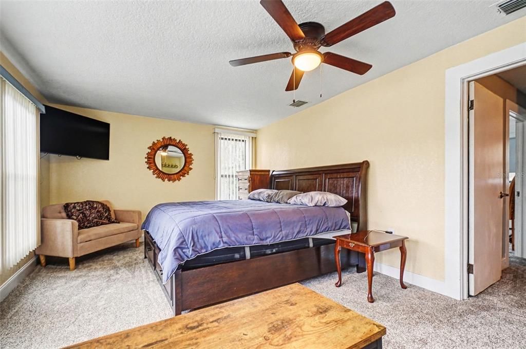 En Venta: $429,900 (4 camas, 4 baños, 2714 Pies cuadrados)