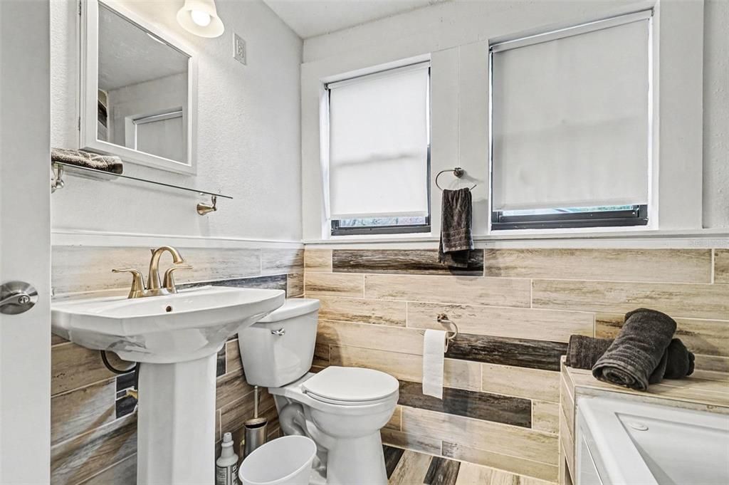En Venta: $429,900 (4 camas, 4 baños, 2714 Pies cuadrados)