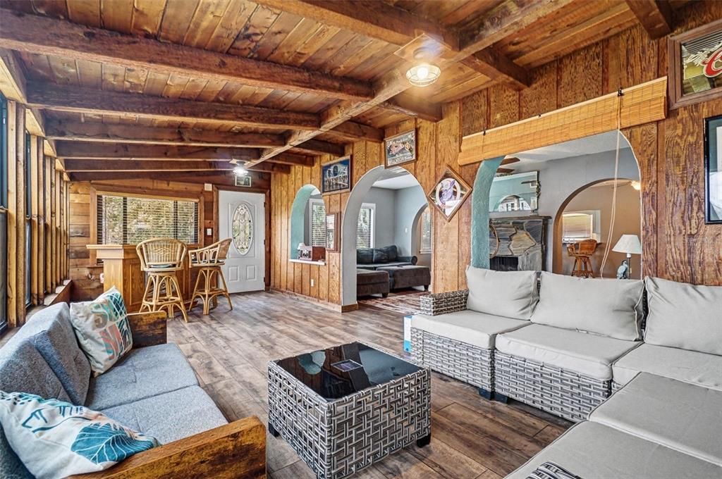 En Venta: $429,900 (4 camas, 4 baños, 2714 Pies cuadrados)