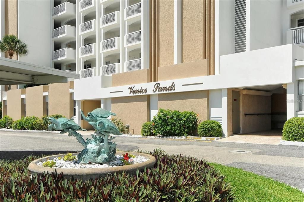 Activo con contrato: $599,000 (2 camas, 2 baños, 912 Pies cuadrados)