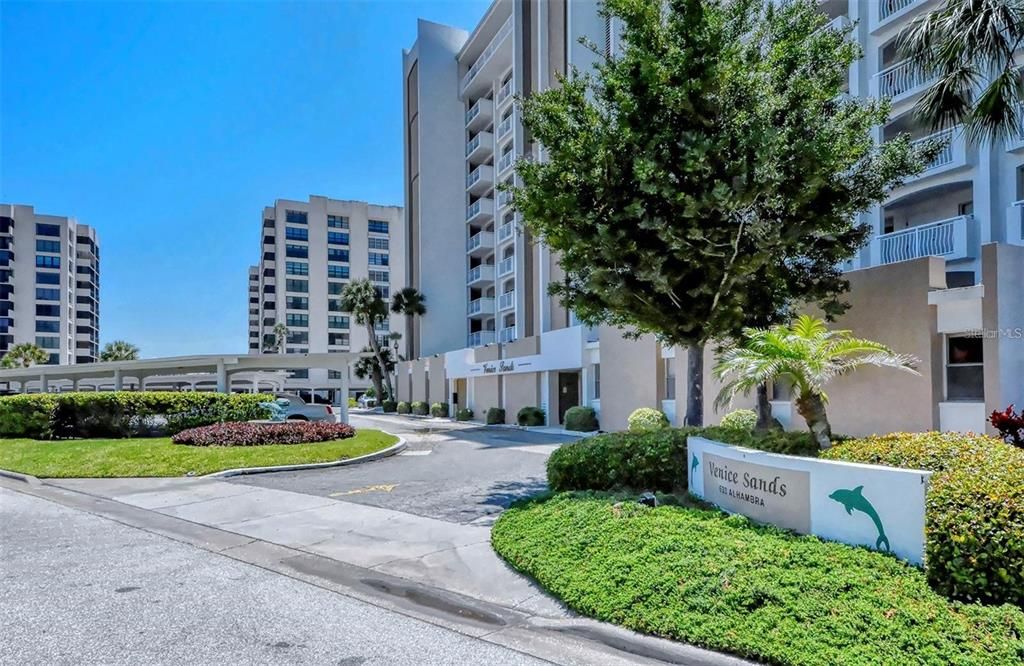 Activo con contrato: $599,000 (2 camas, 2 baños, 912 Pies cuadrados)