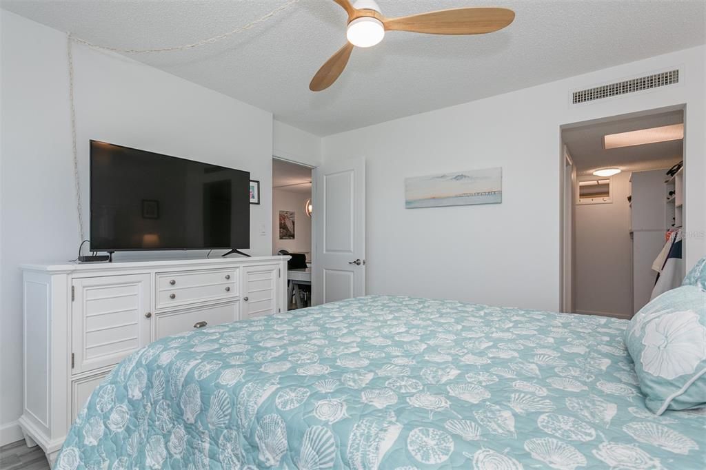 Activo con contrato: $599,000 (2 camas, 2 baños, 912 Pies cuadrados)