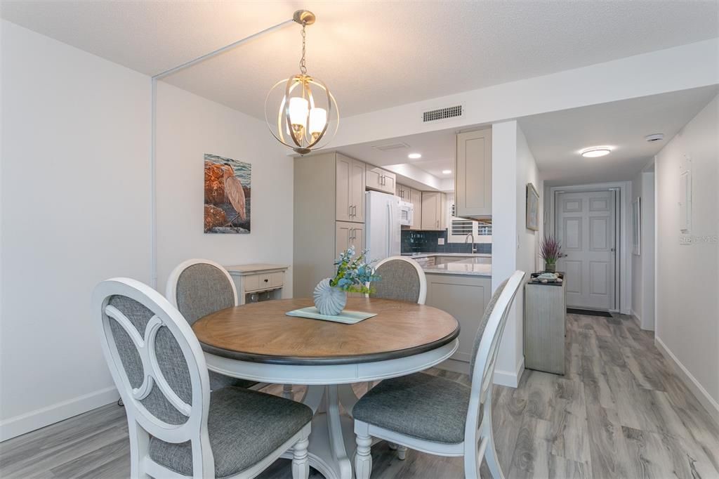 Activo con contrato: $599,000 (2 camas, 2 baños, 912 Pies cuadrados)