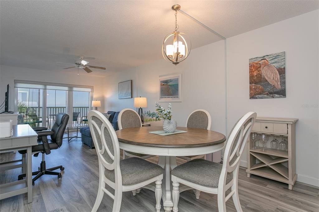 Activo con contrato: $599,000 (2 camas, 2 baños, 912 Pies cuadrados)