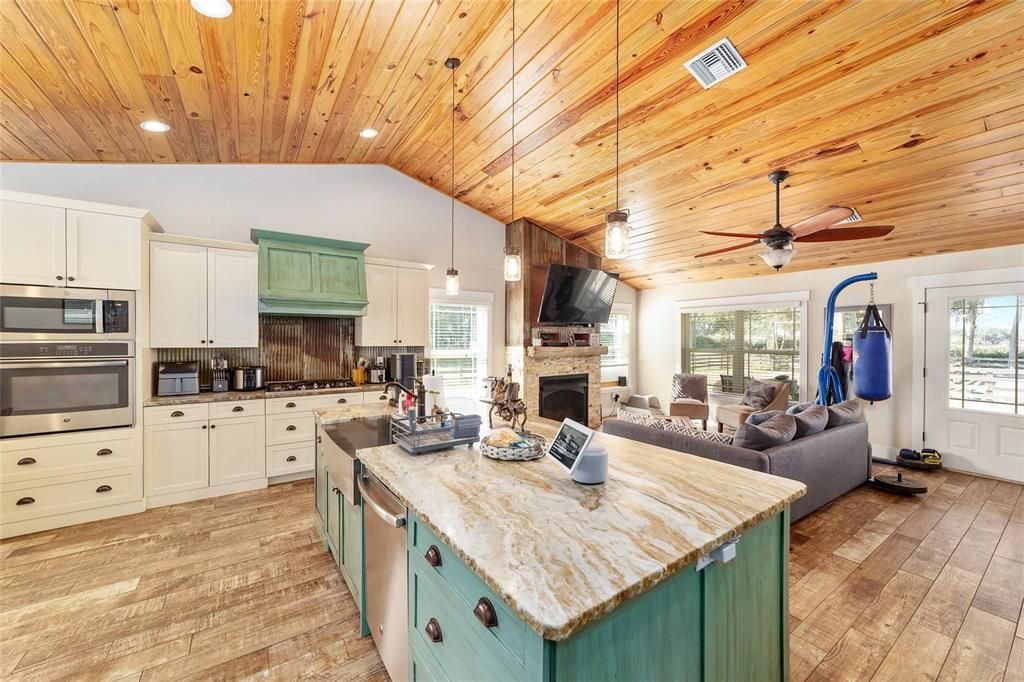 For Sale: $597,000 (2 beds, 2 baths, 1430 Square Feet)