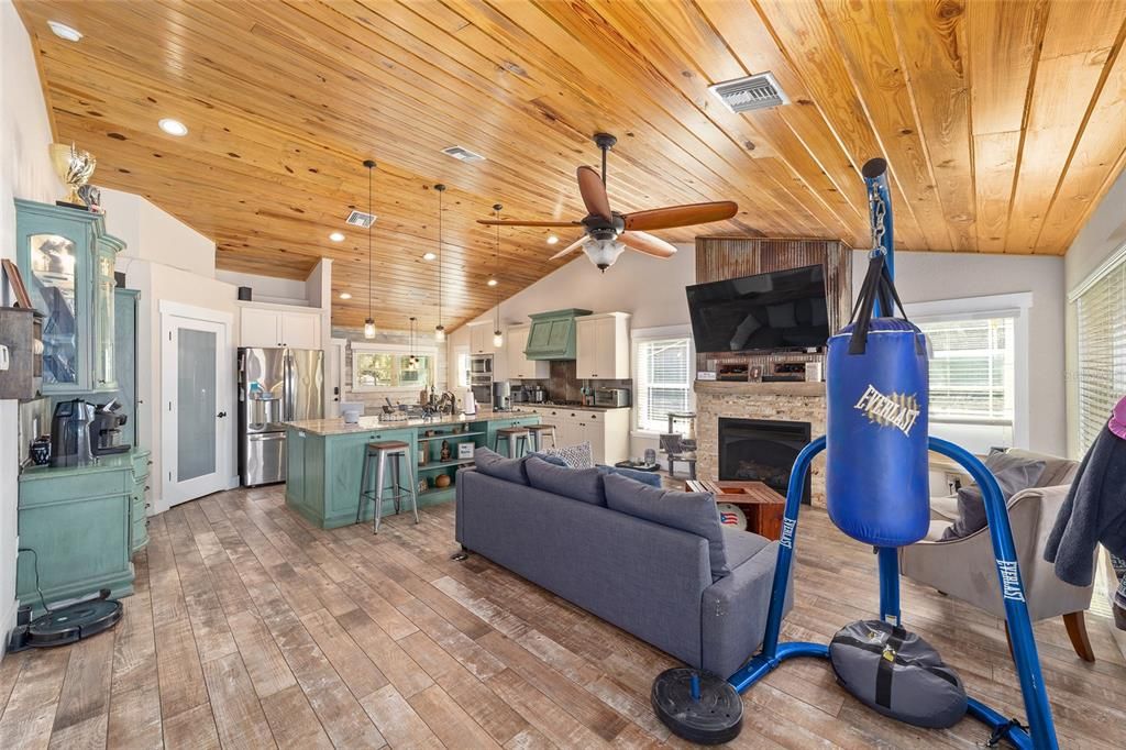 For Sale: $597,000 (2 beds, 2 baths, 1430 Square Feet)