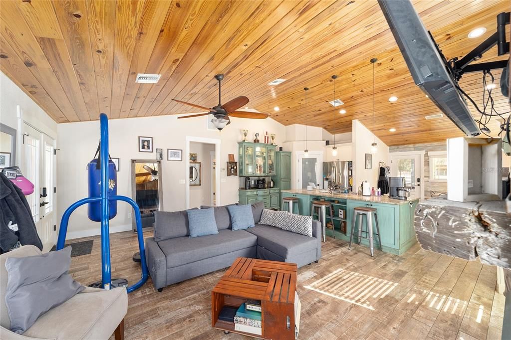 For Sale: $597,000 (2 beds, 2 baths, 1430 Square Feet)