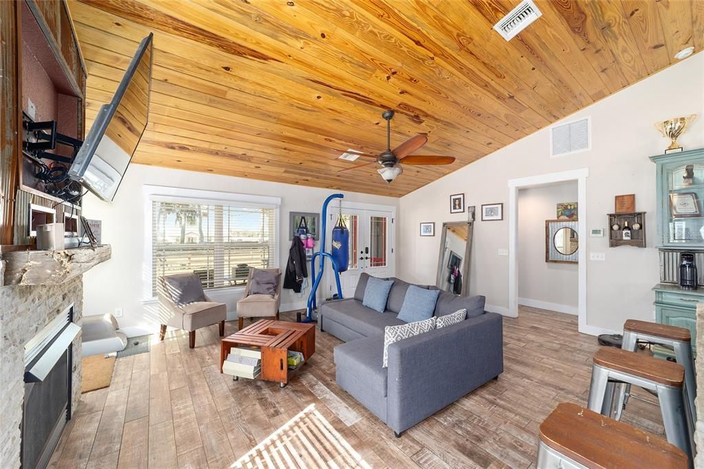 For Sale: $597,000 (2 beds, 2 baths, 1430 Square Feet)