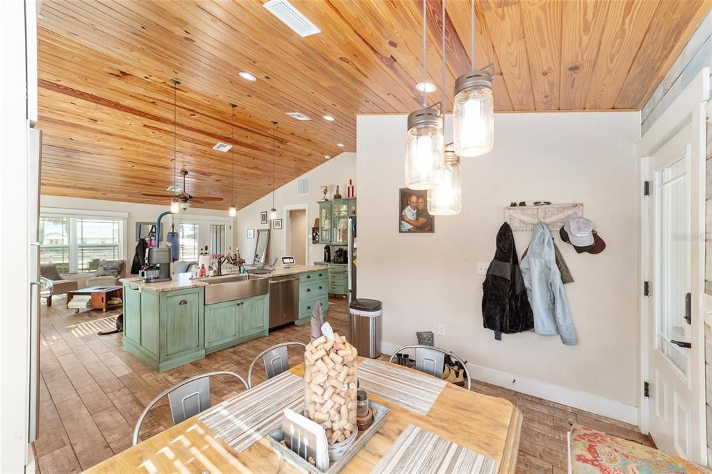 For Sale: $597,000 (2 beds, 2 baths, 1430 Square Feet)