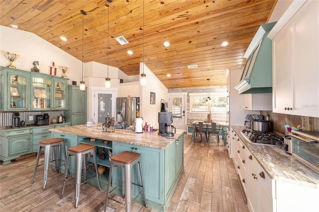 For Sale: $597,000 (2 beds, 2 baths, 1430 Square Feet)