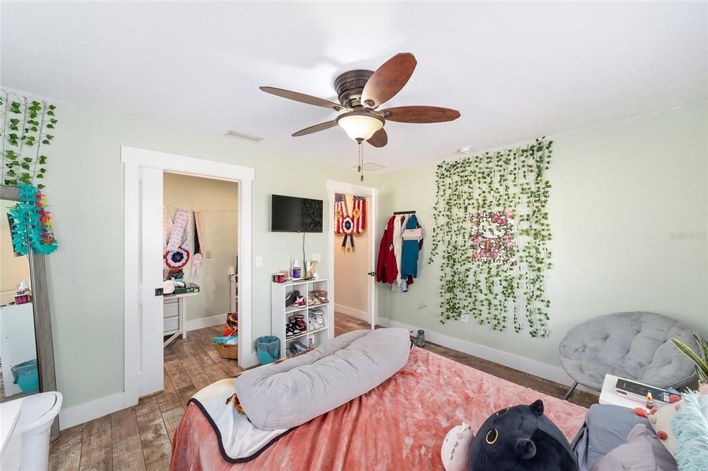 For Sale: $597,000 (2 beds, 2 baths, 1430 Square Feet)