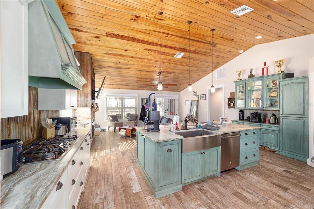 For Sale: $597,000 (2 beds, 2 baths, 1430 Square Feet)