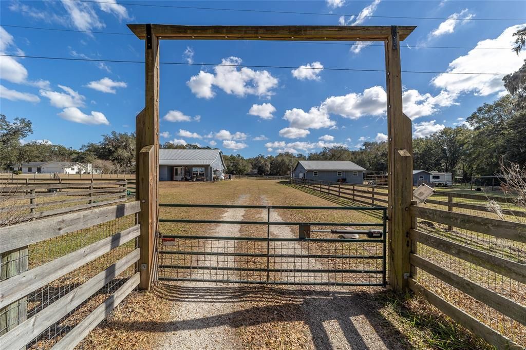 For Sale: $597,000 (2 beds, 2 baths, 1430 Square Feet)
