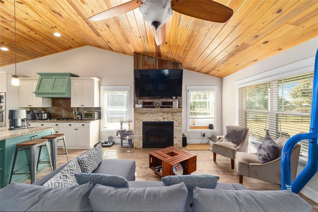 For Sale: $597,000 (2 beds, 2 baths, 1430 Square Feet)