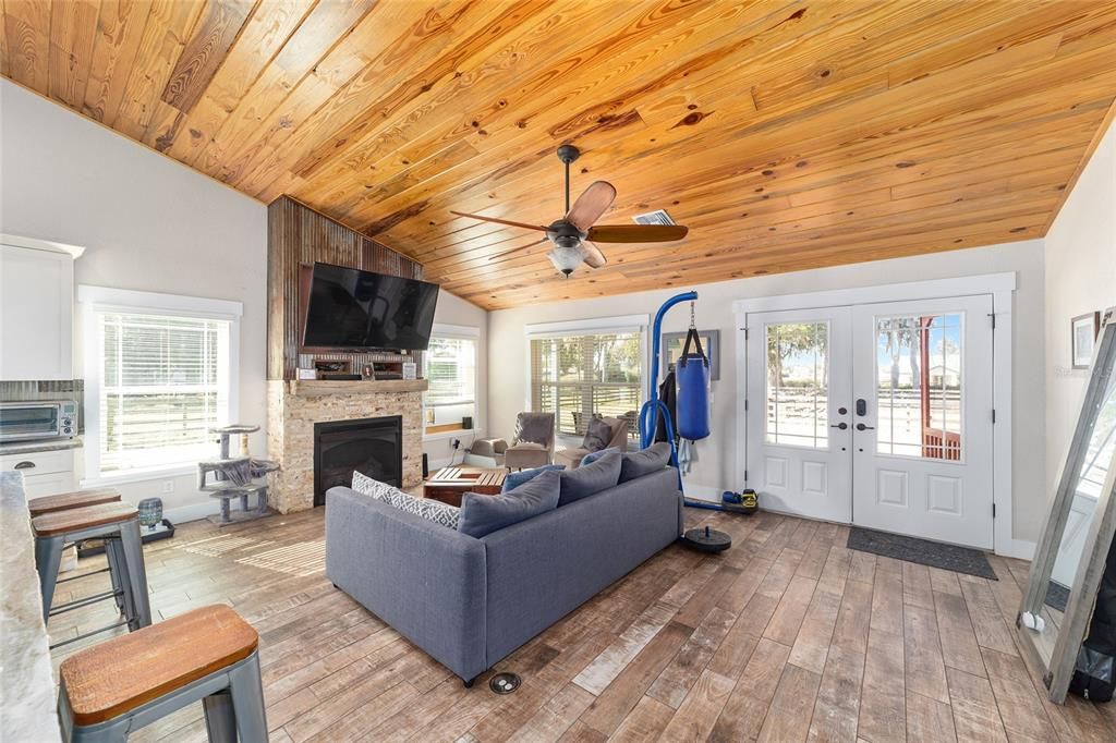 For Sale: $597,000 (2 beds, 2 baths, 1430 Square Feet)