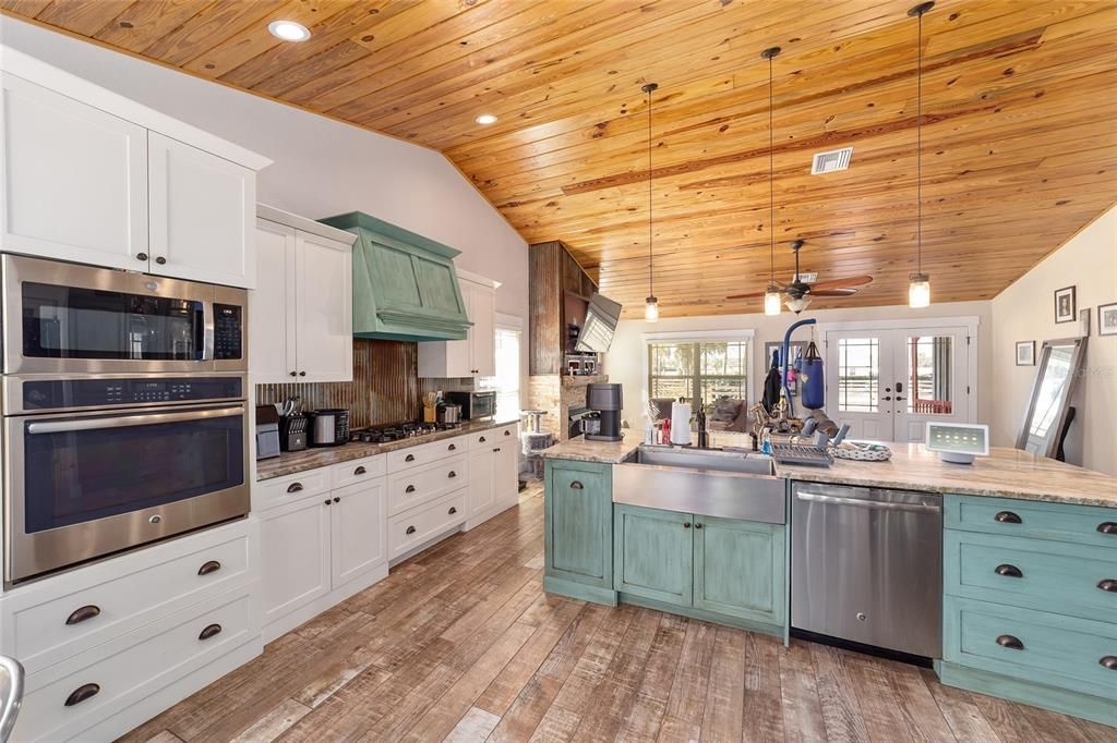 For Sale: $597,000 (2 beds, 2 baths, 1430 Square Feet)