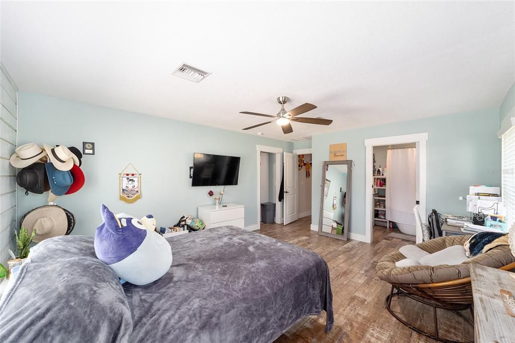 For Sale: $597,000 (2 beds, 2 baths, 1430 Square Feet)