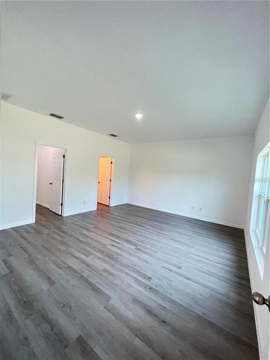 Active With Contract: $299,900 (4 beds, 2 baths, 1724 Square Feet)