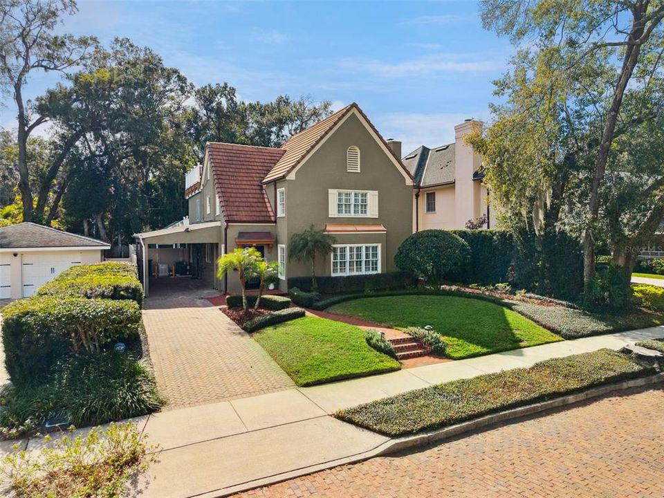 For Sale: $1,170,000 (4 beds, 2 baths, 3400 Square Feet)