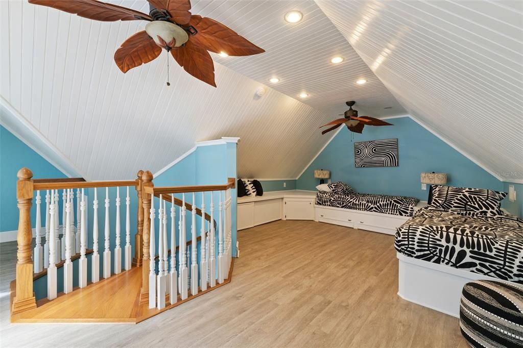 For Sale: $1,170,000 (4 beds, 2 baths, 3400 Square Feet)