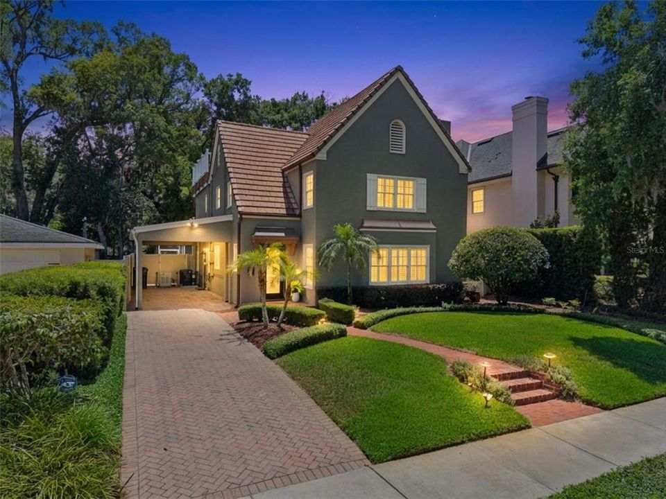 For Sale: $1,170,000 (4 beds, 2 baths, 3400 Square Feet)