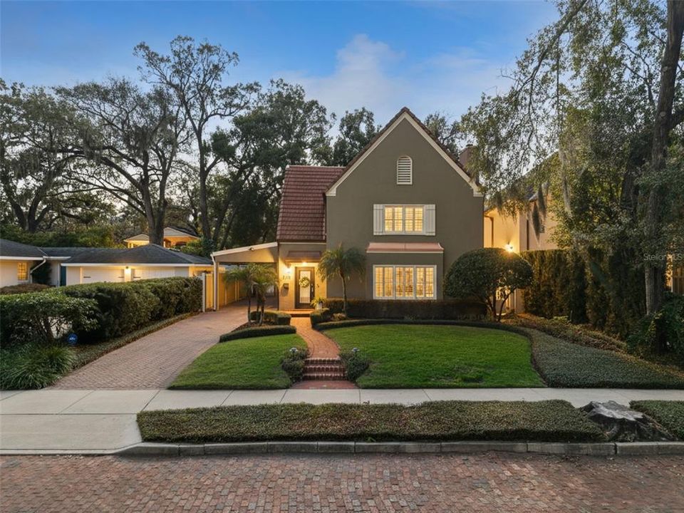 For Sale: $1,170,000 (4 beds, 2 baths, 3400 Square Feet)