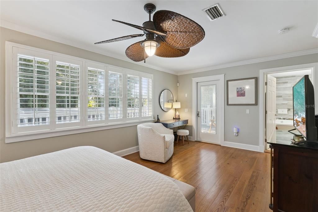 For Sale: $1,170,000 (4 beds, 2 baths, 3400 Square Feet)