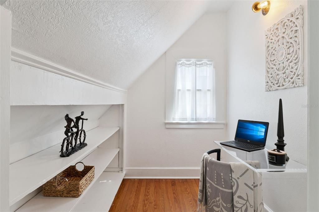 For Sale: $1,170,000 (4 beds, 2 baths, 3400 Square Feet)
