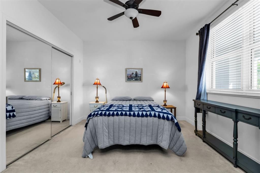 Activo con contrato: $360,000 (3 camas, 2 baños, 1825 Pies cuadrados)