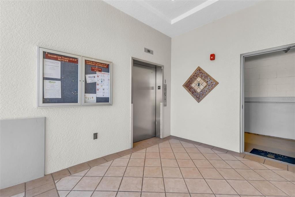 Activo con contrato: $360,000 (3 camas, 2 baños, 1825 Pies cuadrados)