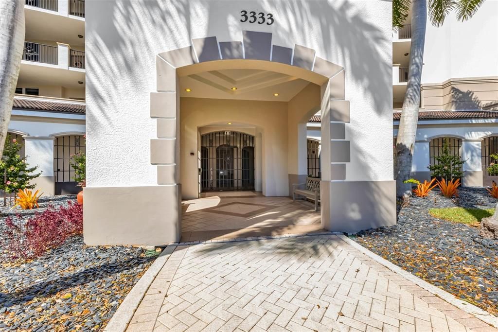Activo con contrato: $360,000 (3 camas, 2 baños, 1825 Pies cuadrados)