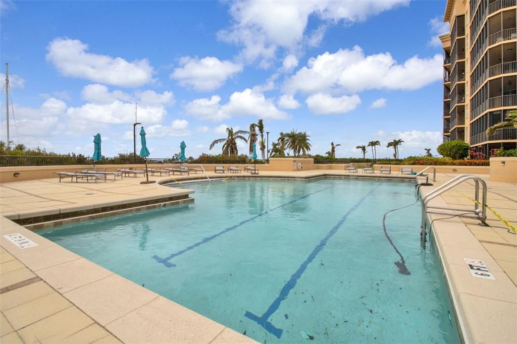 Activo con contrato: $360,000 (3 camas, 2 baños, 1825 Pies cuadrados)