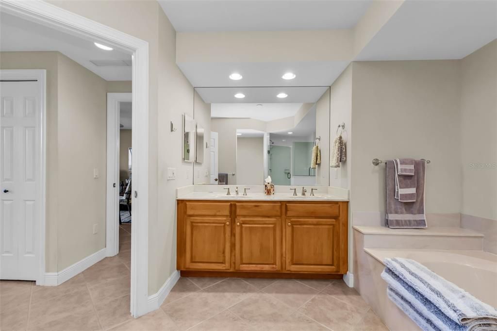 Activo con contrato: $360,000 (3 camas, 2 baños, 1825 Pies cuadrados)