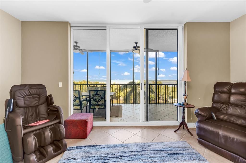 Activo con contrato: $360,000 (3 camas, 2 baños, 1825 Pies cuadrados)