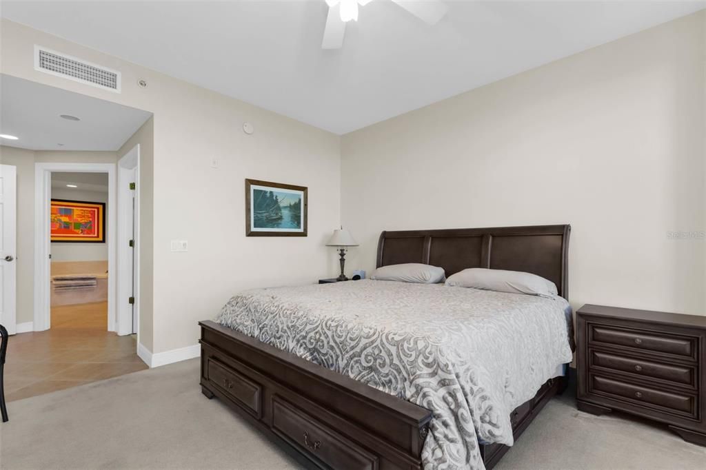 Activo con contrato: $360,000 (3 camas, 2 baños, 1825 Pies cuadrados)